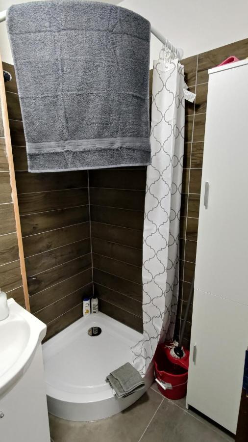 Garsoniera 30Mp Chrysflatty1 - Free Netflix Apartment Arad Ngoại thất bức ảnh