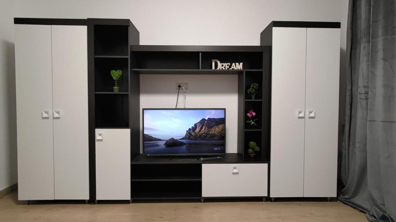 Garsoniera 30Mp Chrysflatty1 - Free Netflix Apartment Arad Ngoại thất bức ảnh