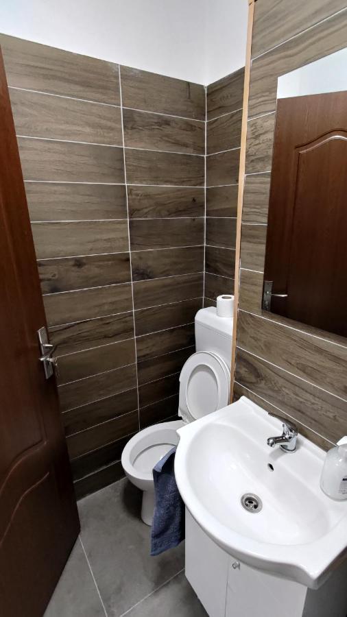 Garsoniera 30Mp Chrysflatty1 - Free Netflix Apartment Arad Ngoại thất bức ảnh